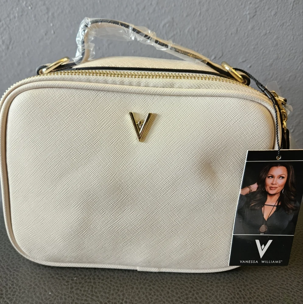 Vanessa Williams Luch Crossbody Camera Bag Saffiano Leather‎ Off White NWT